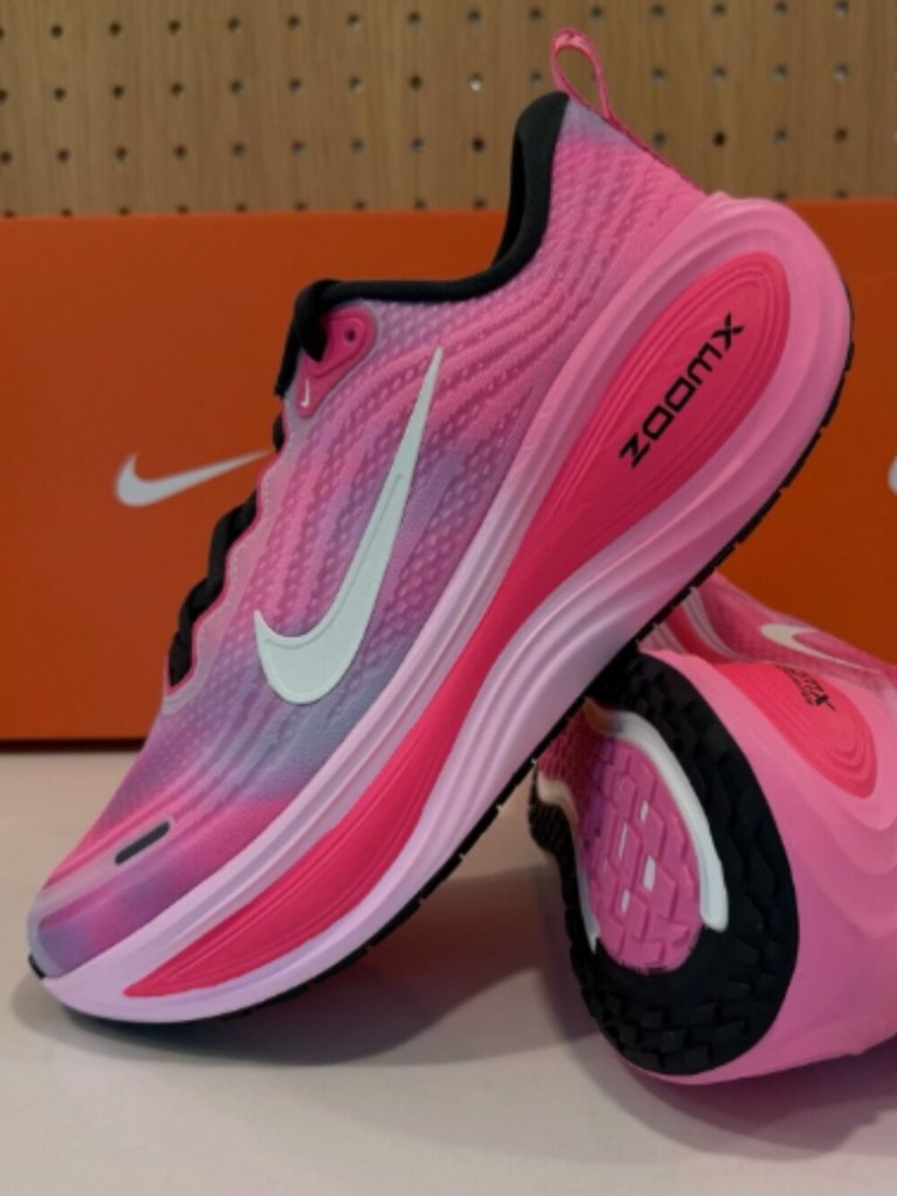 Women's Size 5.5 Nike Vomero Plus Pearl Hyper Pink Glow White